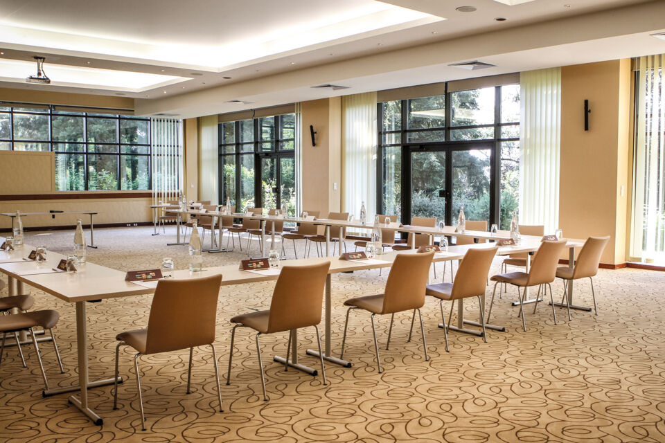 ABC Salles - Vous trouverez, dans le Domaine de Divonne, plus de 2 000 m² de salles et salons au décor raffiné, qui pourront accueillir vos événements professionnels.