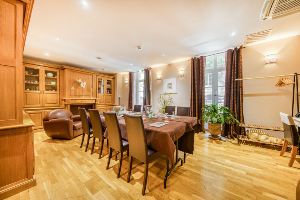 ABC Salles -L'hôtel de l’Horloge, une véritable demeure de caractère idéal pour organiser des séminaires résidentiels et autres temps forts corporatifs.