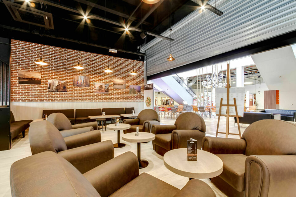 ABC Salles - Pour vous permettre de réveillonner avec vos proches, le restaurant le Bchef met à votre disposition sa salle de 350 m² ainsi que sa terrasse ouverte de 100 m² pouvant accueillir jusqu’à 100 personnes.