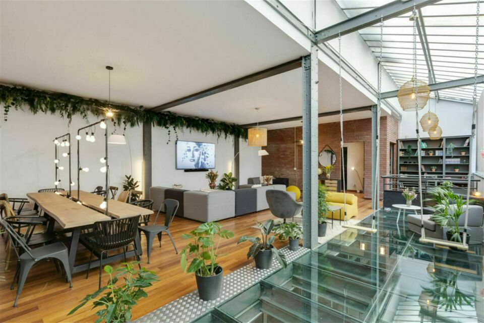 ABC Salles - Le Wonderloft est un établissement qui sort de l'ordinaire par son cadre atypique disposant sur d'une cuisine américaine totalement équipée.