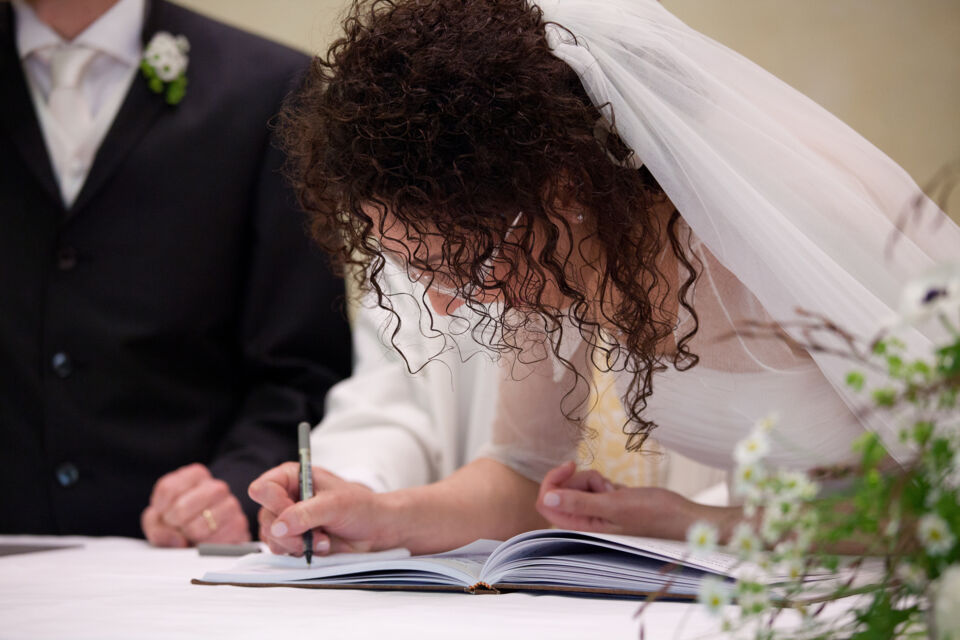 Adobe Stock - photo d'illustration - Conduite à risque, route coupée, mobilier urbain dégradé... c'est pour éviter ces débordements avant, pendant ou après un mariage que la municipalité du Cannet a voté l'instauration d'une caution de 1.000 euros.
