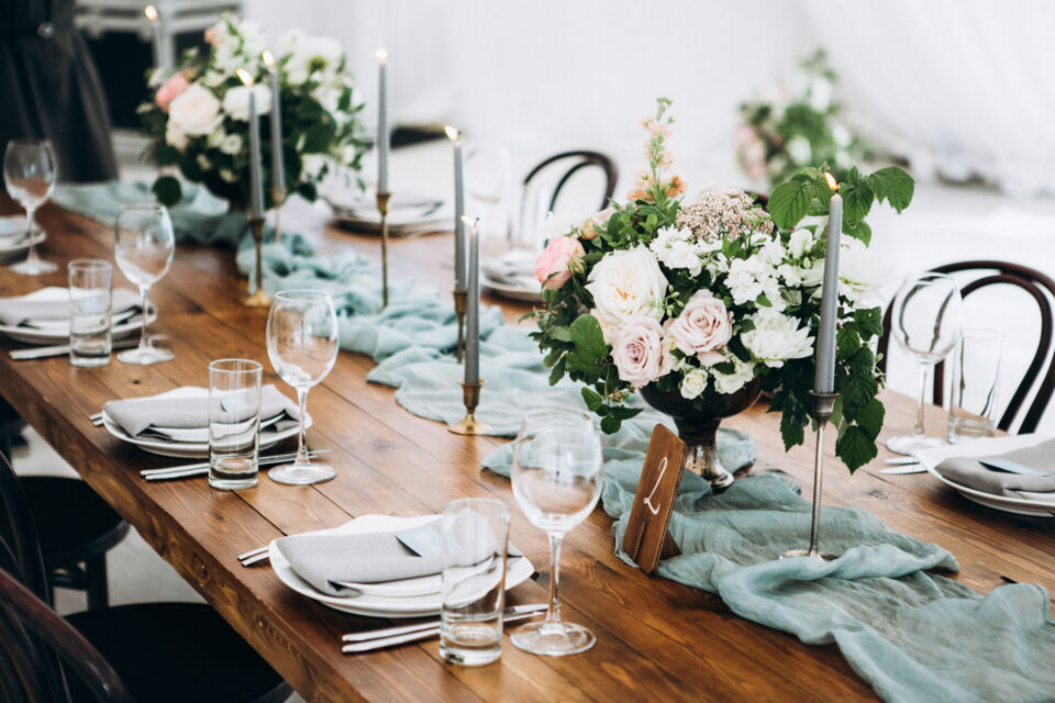 Adobe Stock - Photo d'illustration - Les Français souhaitent connaître l'origine des fleurs qui décorent leur quotidien et leurs événements festifs. L' Union Nationale des Fleuristes, désireuse d’apporter plus de transparence aux consommateurs, s’est alors récemment engagée à communiquer l'origine des écumes coupées à partir de juin 2023. 