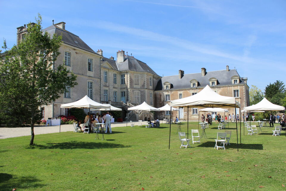 ABC Salles - Vous pourrez accueillir 400 convives au Château de la Rousselière, idéal pour y organiser un gala de charité. 