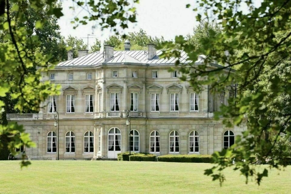ABC Salles - Le Château de la Motte Fénelon vous fera profiter, vous et vos convives, du service traiteur de son restaurant gastronomique lors de votre soirée de gala. 