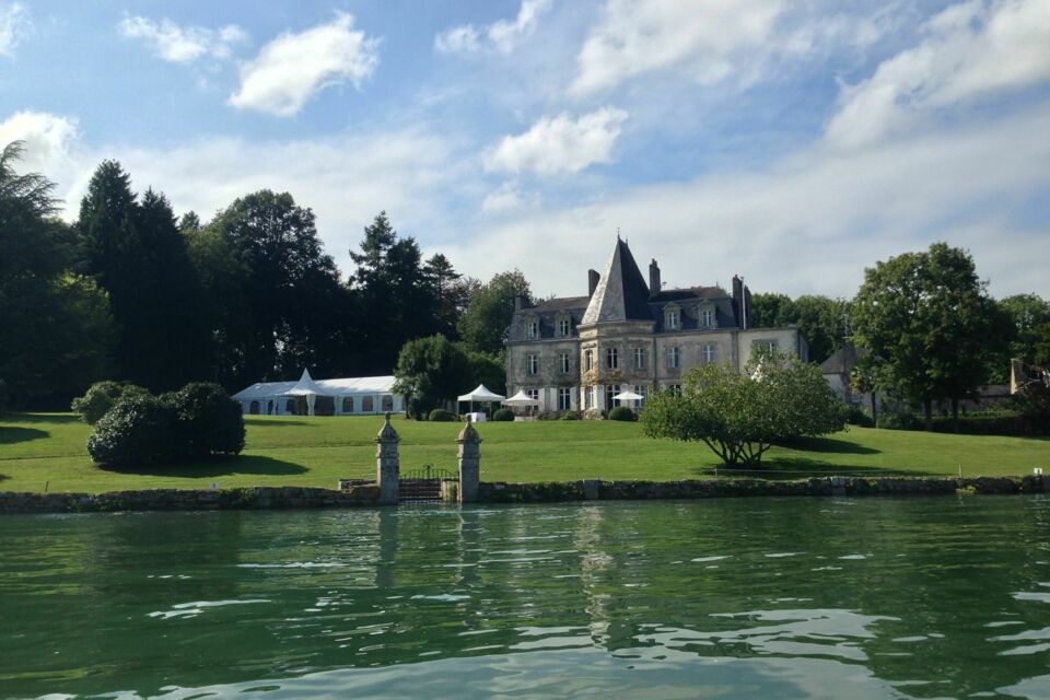 ABC Salles - Le Manoir de Kerouzien est doté d'une vue exceptionnelle sur les rives de l'Odet. Les soirées passées dans cette demeure de prestige promettent d'être inoubliables. 