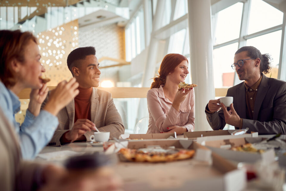 Adobe Stock - Photo d'illustration - Mené à raison de deux à trois fois par jour le fika, pause-café suédoise, est devenu une véritable institution sociale et s'invite aujourd'hui jusque dans les rassemblements corporatifs de France.