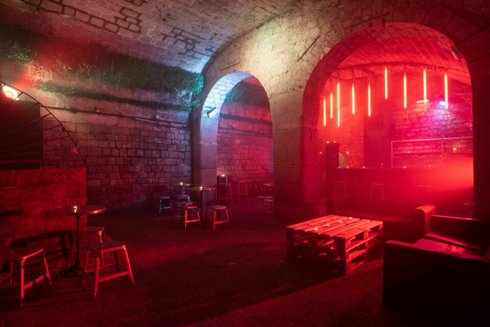  ABC Salles -  Les Caves Lechapelais est une adresse parisienne dont il convient de se souvenir pour y organiser une soirée festive entre amis.  