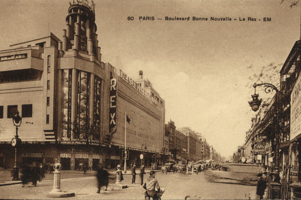Le Rex - EM - La façade du Grand Rex dans les années 30.