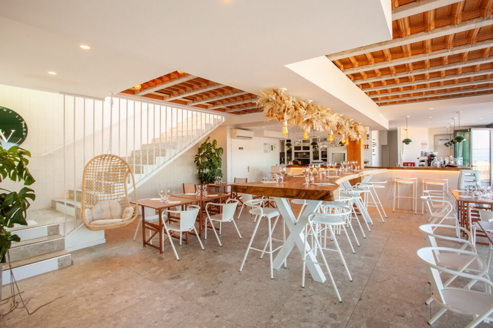 ABC Salles - Le restaurant le V&V à Marseille vous accueille au bord de la méditerranée pour vos événements festifs, comme les anniversaires et les enterrements de vie de jeune fille, ainsi que pour vos événements professionnels, comme les séminaires