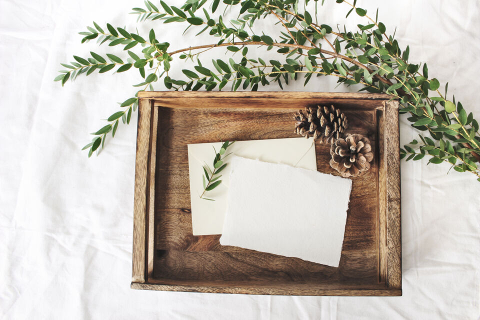 AdobeStock - Image d'illustration - Laissez-vous guider par de sublimes idées féériques inspirées de l'hiver pour embellir vos faire-part de mariage. 
