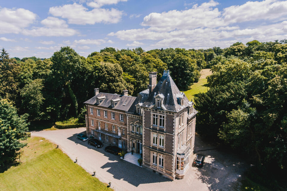 ABC Salles - Photo d'illustration - Le Château de Flixecourt fait partie intégrante de ces lieux chargés d'émotions et construits sur de belles et tendres histoires d'amour, où il fait bon célébrer ses noces. 