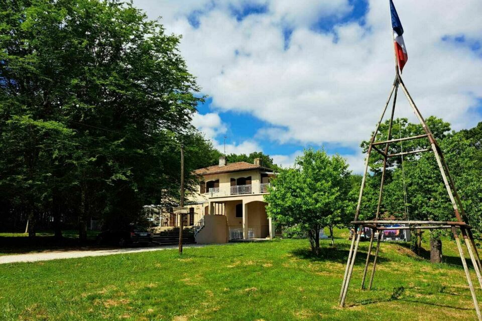 ABC Salles - La Maison des Scouts,  un établissement plein de charme qui vous accueil à l’occasion de vos rassemblements en pleine nature.
