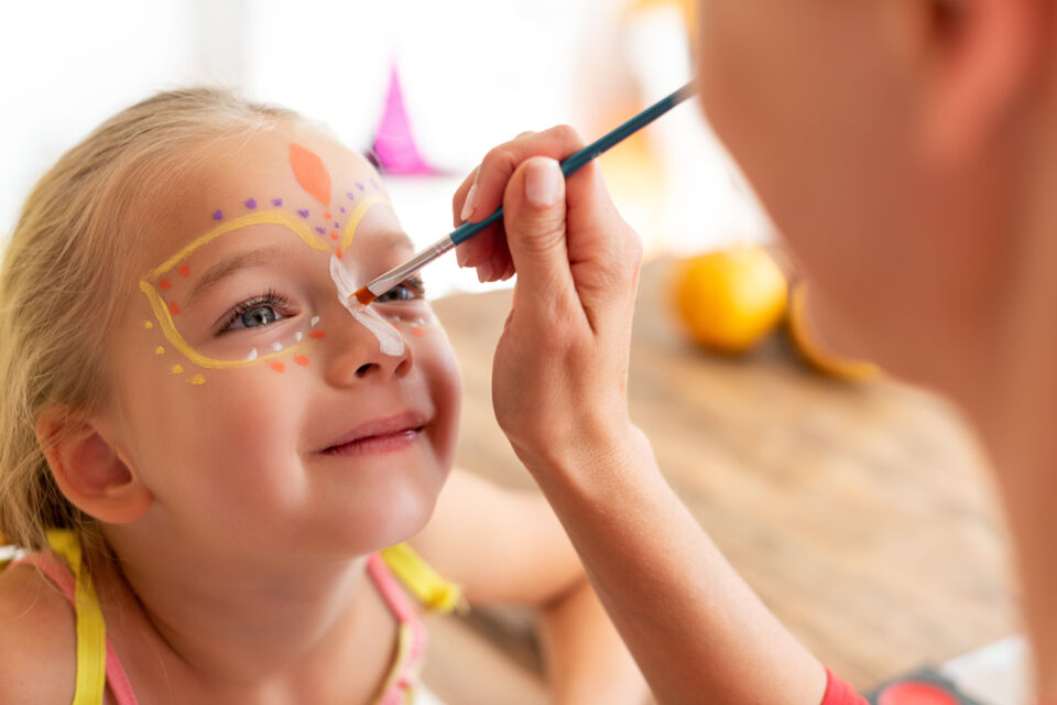 Le maquillage pour enfants contient des substances dangereuses