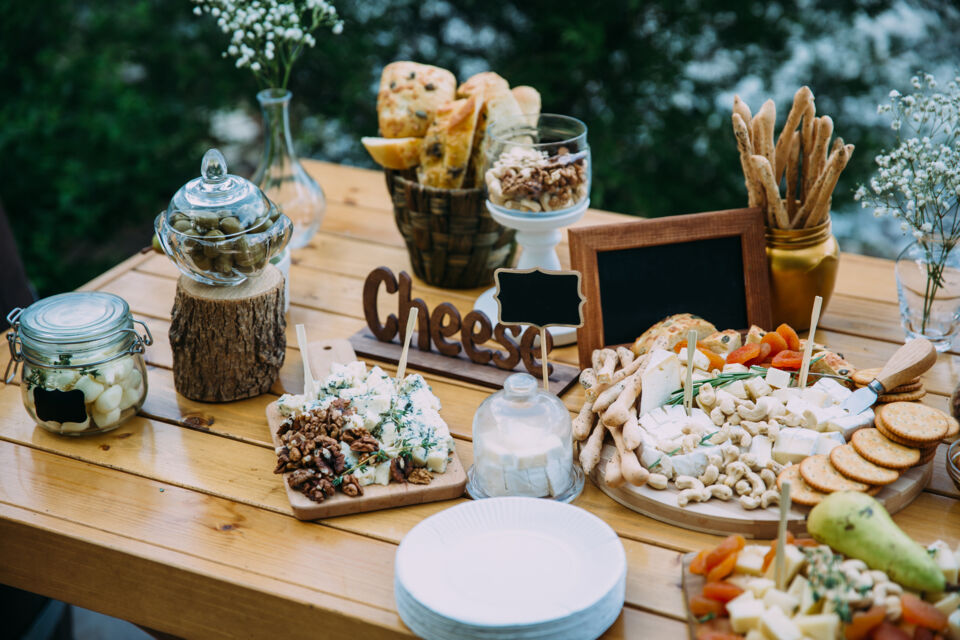 Adobe Stock - Photo d'illustration - Pour le plus grand plaisir des amateurs, le fromage, met préféré des Français, s’invite sous forme de bar pour surprendre vos convives.  