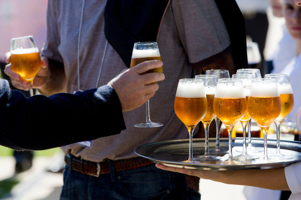 AdobeStock - Image d'illustration - Faites découvrir la vière à vos convives. Cette boisson hybride, à mi chemin entre la bière et le vin, est une nouveauté pleine de surprise !
