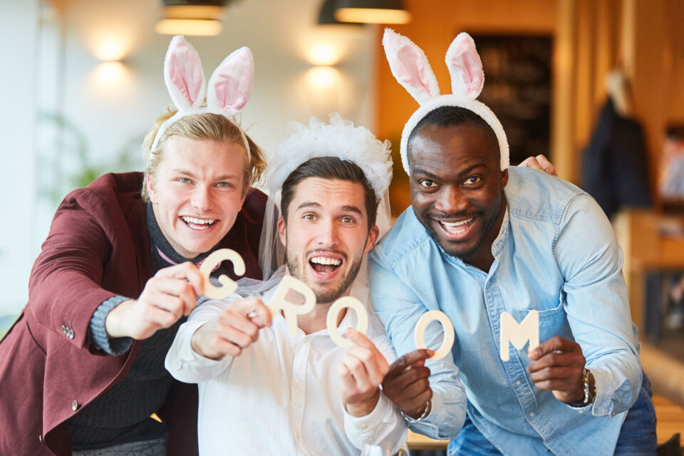 Adobe Stock - Photo d'illustration - Organiser un enterrement de vie de garçon est investissement en temps et en argent. Une dernière donnée qu'il convient de ne pas négliger afin que chaque participant passe un moment mémorable.