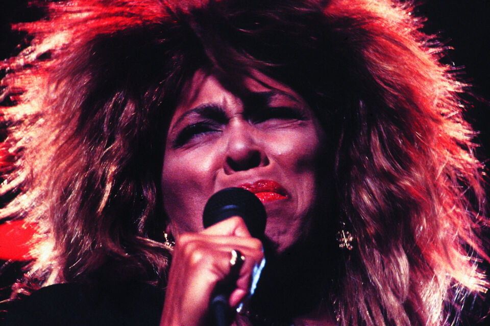 Creative Commons - Photo d'illustration - Tina Turner, diva de la soul et du rock, est décédée le 24 mai 2023. Elle a marqué l'histoire de la musique avec sa voix unique et ses tenues iconiques, dont sa robe de mariée non conventionnelle signée Giorgio Armani