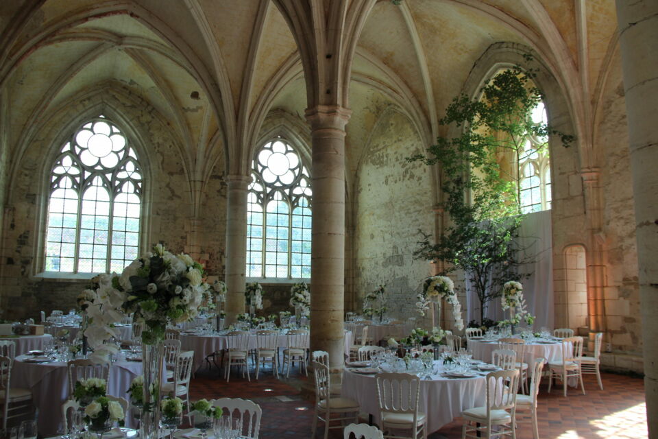 ABC Salles - DR - C'est au cœur de la Bourgogne que se dresse fièrement l'Abbaye de Reigny. Un établissement classé Monument Historique qui accueille aujourd'hui les événements festifs en famille.