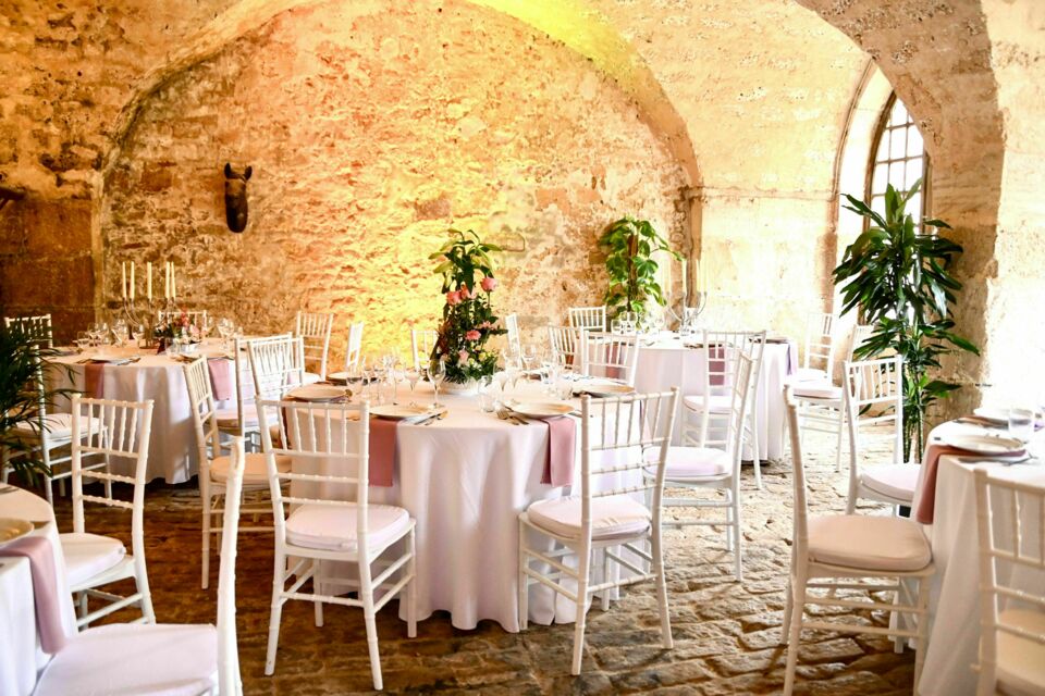 ABC Salles - DR - L'Abbaye du Val des choues dispose de deux salles réservées à l'accueille d'événements festifs. 50 à 320 convives peuvent ainsi être accueillis. 