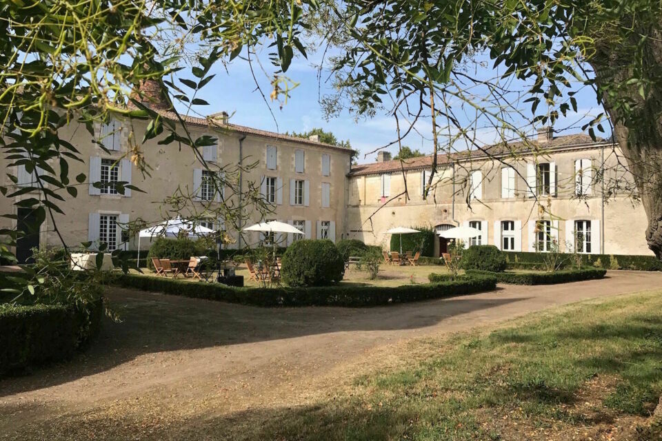 ABC Salles - Le Château de Vidasse, un joyau médiéval dominant la rivière de la Dordogne, prêt à accueillir vos événements grandioses. 