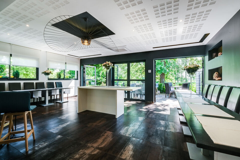 ABC Salles - Le Restaurant Les Grillons, un havre de saveurs et de plaisirs gustatifs, où chaque bouchée est une véritable symphonie culinaire pour les papilles.