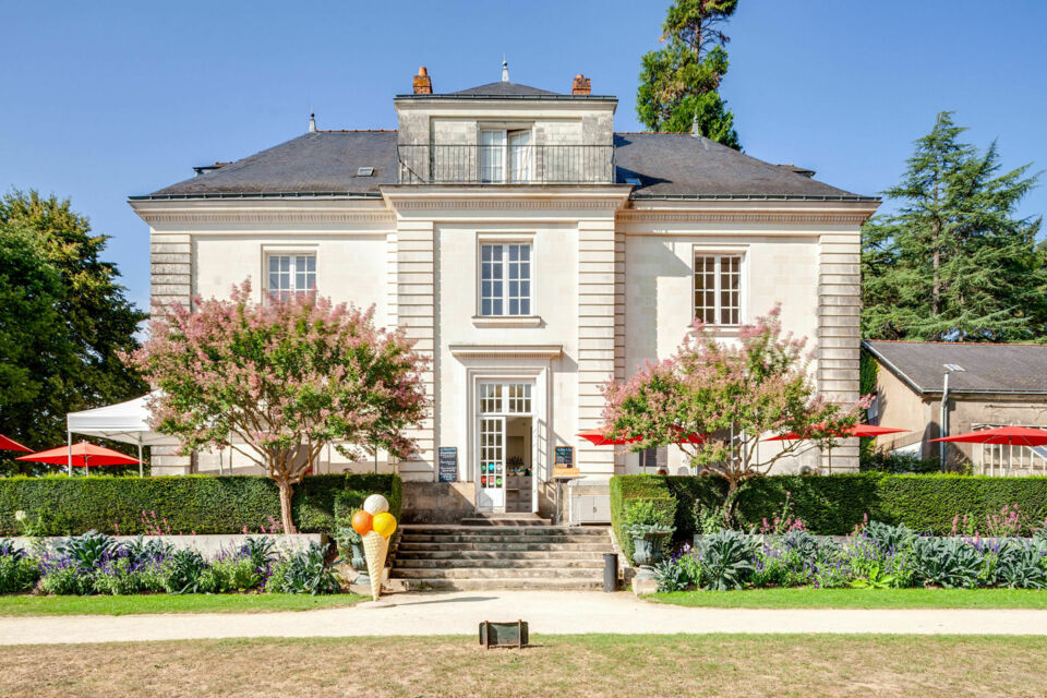 ABC Salles - Le Manoir de Procé, un lieu enchanteur où se mêlent histoire et raffinement, offrant une expérience hors du temps pour les amoureux de l'art de vivre.