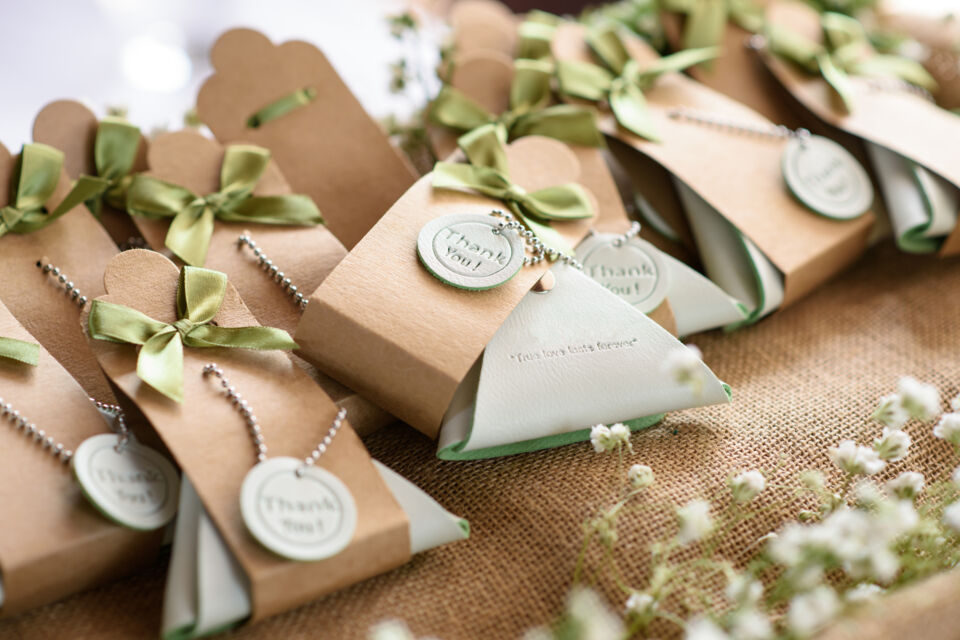 Idée cadeau invité mariage personnalisé : offrez des sachets de graines !
