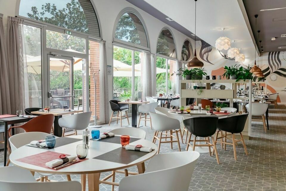 ABC Salles - Le Novotel Toulouse Centre Compas vous accueille pour vos déjeuners d'affaires. Accessible aux personnes à mobilité réduite, il vous propose également la location de plusieurs salles de réunions. 