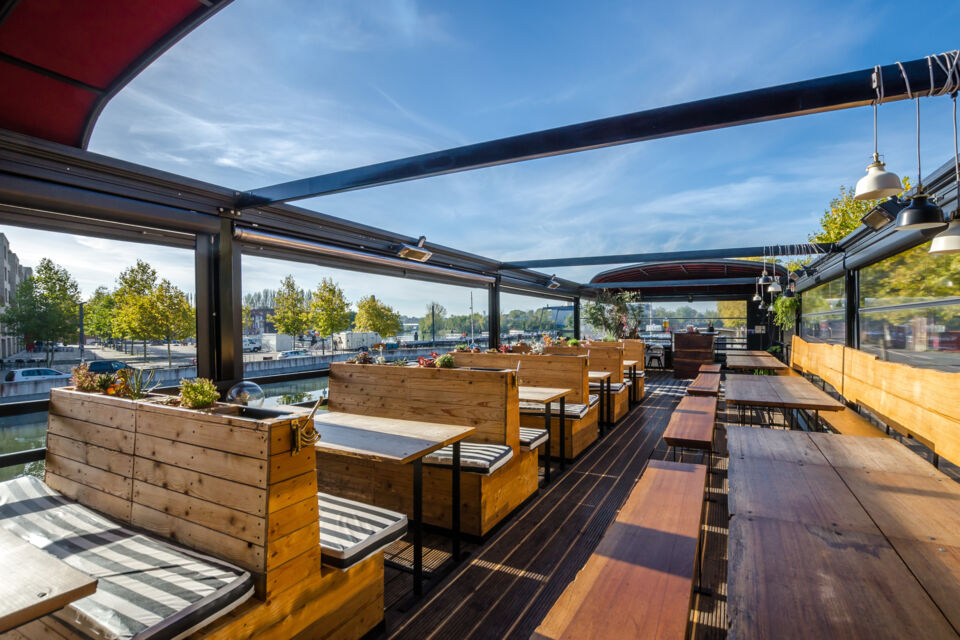 ABC Salles - Rejoignez vos proches collaborateurs sur la péniche Kok Piraat, à Lille, le temps d'un déjeuner d'affaires. Vous aurez le droit à une cuisine fraîche préparée à bord avec des produits de saison.