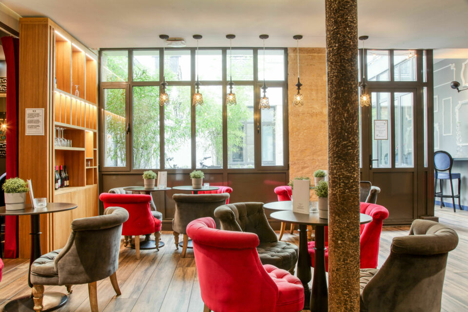 ABC Salles - Donnez rendez-vous à vos futurs clients et partenaires dans de beaux hôtels et restaurants à l'occasion d'un déjeuner d'affaires convivial et utile. Découvrez nos bonnes adresses qui vous assureront de passer un bon moment professionnel en compagnie de vos collaborateurs. 