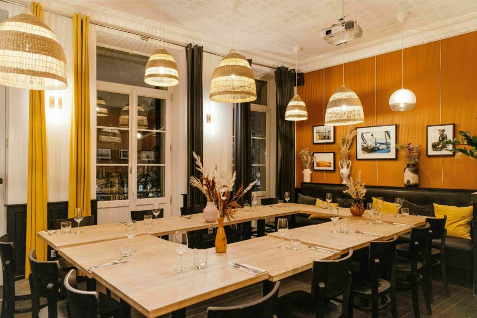 ABC Salles - Plongez dans l'atmosphère vibrante et cosmopolite du New York New York, un restaurant emblématique où vos convives pourront déguster une cuisine raffinée et savoureuse, inspirée des saveurs internationales, le tout dans un cadre moderne et chaleureux.