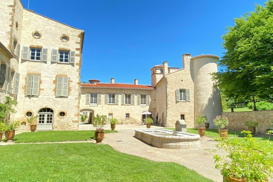 ABC Salles - Organisez vos événements estivaux dans de somptueux lieux situés en région rurale pour garder vos convives au frais pendant les fortes chaleurs de l'été. 
