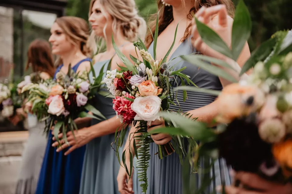 Pexels - Photo d'illustration - En 2023, les demoiselles d'honneur ont toujours du succès ! Cette tradition séculaire, bien aimée des futures mariées, perdure et se réinvente au fil du temps.