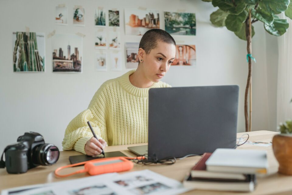 Pexels – Photo d’illustration - Les photos réalisées lors de la séance d’engagement permettent aux futurs mariés de se familiariser avec leur photographe et son objectif.