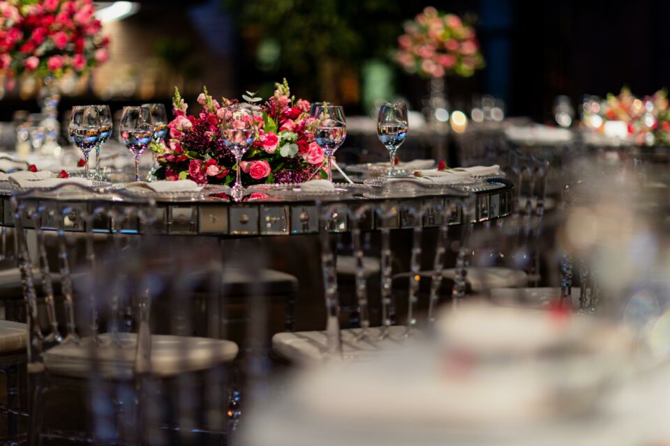 Pexels – Photo d’illustration - Moins formel que le repas de mariage officiel, le welcome dinner est parmi les nouvelles traditions nuptiales qui plaisent aux mariés.