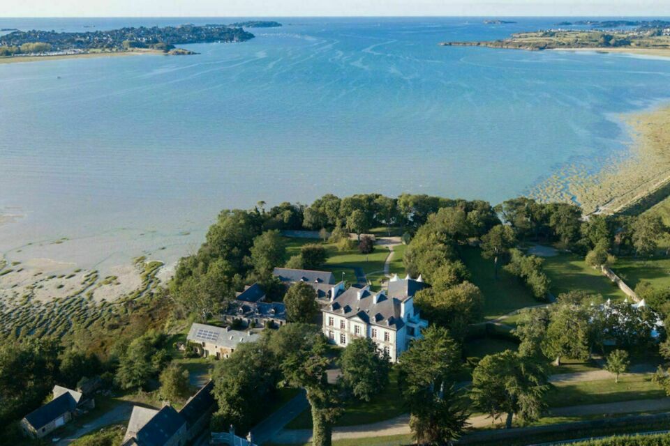 ABC Salles - Ne manquez pas de découvrir le château de Beaussais, un lieu dépaysant, facilement accessible et doté de plusieurs salles et salons.