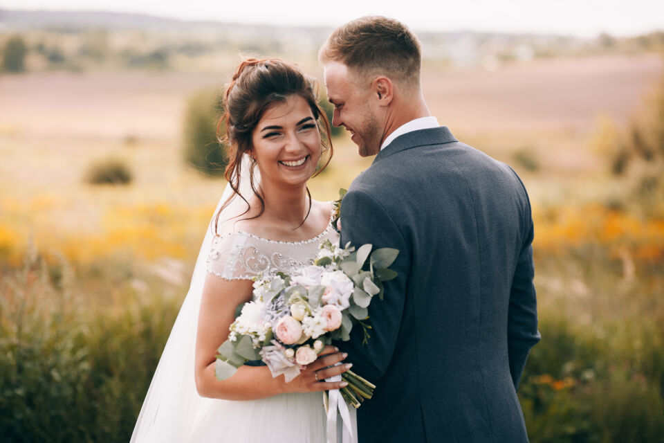 Adobe Stock - Photo d'illustration -Le changement de nom au mariage, tradition ancrée, fait l'objet d'une remise en question sous l'influence des mouvements féministes et des évolutions sociétales, devenant ainsi une question complexe et diversifiée.
