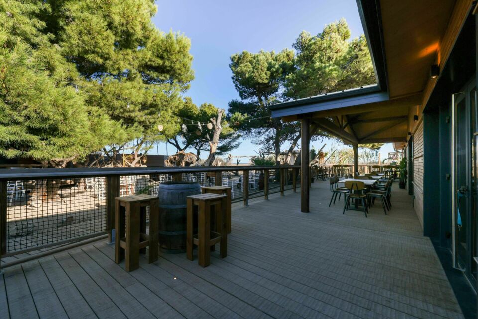 ABC Salles - Le Domaine Presqu’île de la Franqui ets doté d'un espace trampoline, qui garantit des heures de plaisir pour les petits et les grands.