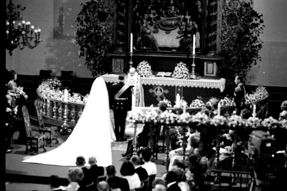 Wikimedia - Licence Creative Commons - La robe, le voile et les chaussure de mariage de la reine Sonja Haraldsen lors de son union avec le prince héritier Harald sont désormais exposés au Musée National et continuent d'inspirer les futures mariées en quête d'inspiration.