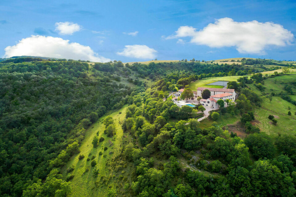 ABC Salles - DR - Le Domaine de Baldassé, comme d'autres établissement, possèdent un cadre à couper le souffle, idéal si vous souhaitez profiter de l'automne avec vos proches ou collègues.