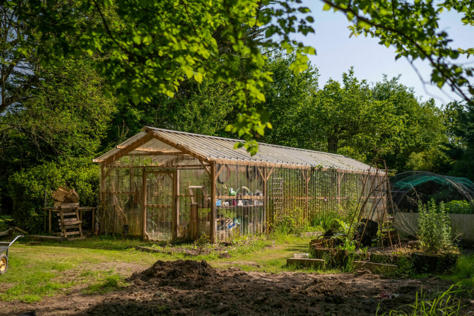 ABC Salles - Le domaine de la Grande Bauche, un havre de sérénité éco-responsable, où la nature règne en maîtresse.