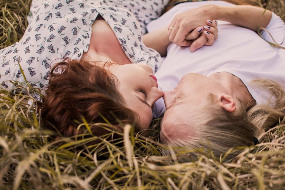 Pexels - Photo d'illustration - Un couple marié depuis 15 ans célèbre ses noces de cristal. Ils s'aiment comme au premier jour.