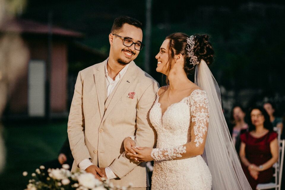 Pexels - Photo d'illustration -  Mariage bilingue. Rencontre de deux langues différentes qui parlent le même langage : celui de l'amour ! 