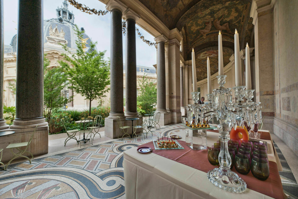 ABC Salles - Le Petit Palais, situé entre les Invalides et les Champs-Élysées, possède une galerie capable d'accueillir jusqu'à 300 personnes assises ou 600 personnes debout.