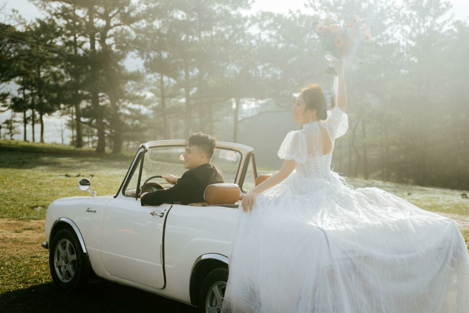 Pexels - Photo d'illustration - Traditionnellement, les mariés choisissent leur voiture de mariage en fonction du thème de leurs noces.
