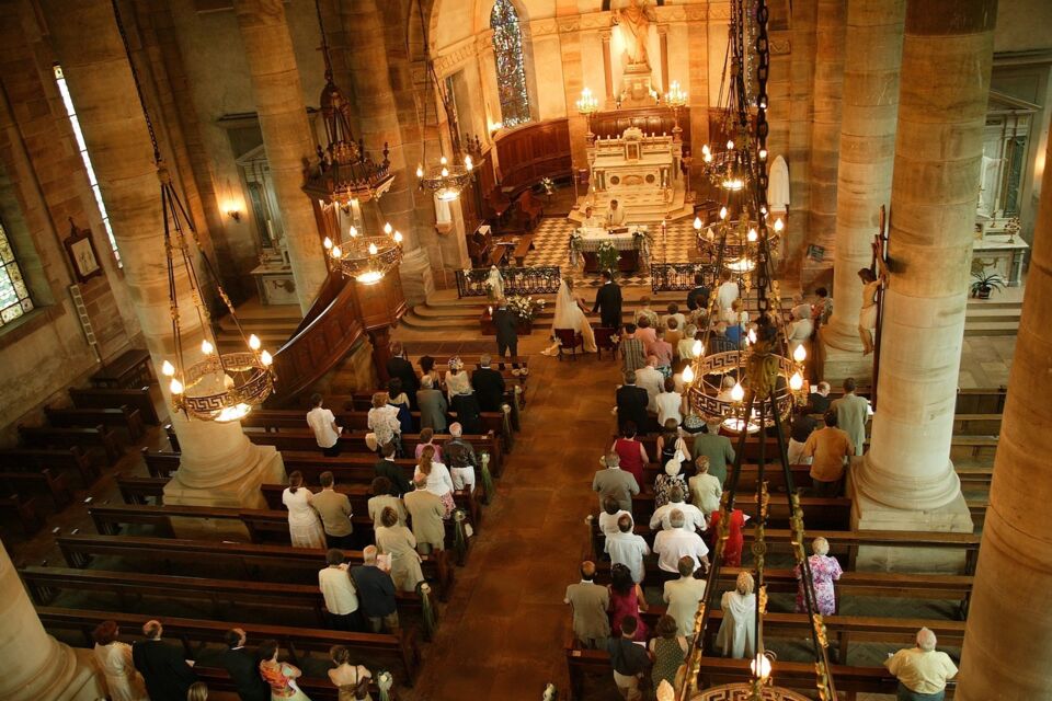 Pexels - Photo d'illustration - Le mariage protestant évangélique est un mariage religieux. Il est officié dans un temple par un pasteur.