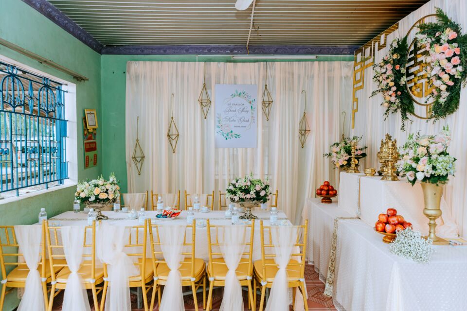 Pexels - Photo d'illustration - Les décorations de mariage DIY sont des décorations fait-main ou recyclées.