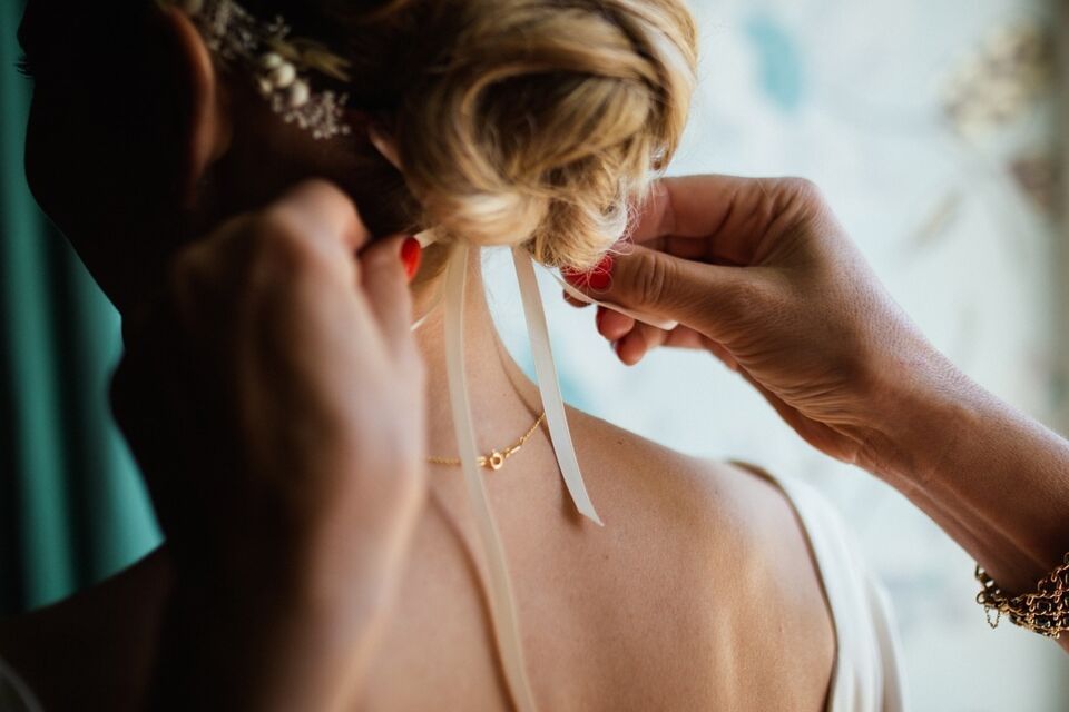 Pixabay - Photo d'illustration - Une coiffure de mariée est une création capillaire élégante et raffinée conçue pour sublimer la mariée lors de son jour spécial.