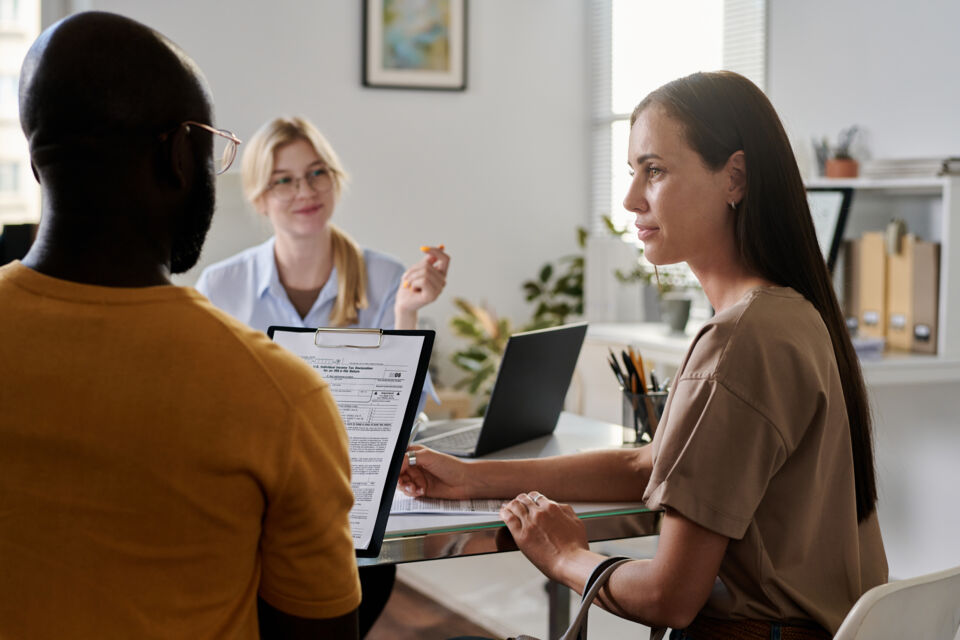 Adobe Stock - Photo d'illustration - Pour des questions financières ou par simple volonté personnelle, De plus en plus de couples, en particulier les millennials, optent pour le mariage civil assorti d'un contrat prénuptial visant à régir la séparation légale de leurs biens.
