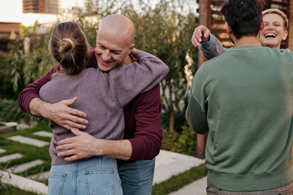 Pexels - Photo d'illustration - La pandémie a transformé nos habitudes sociales et a conduit à une augmentation des applications de rencontres amicales, mais avec la reprise des rassemblements, les gens aspirent désormais à passer des rencontres virtuelles au monde réel.